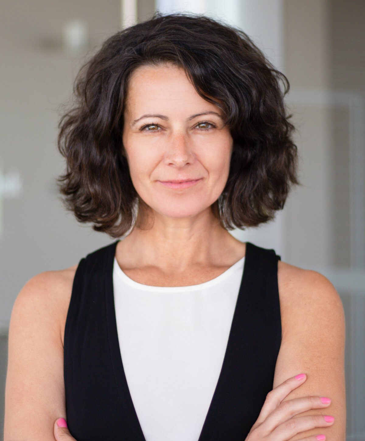 Petaluma laser treatment model with brown hair